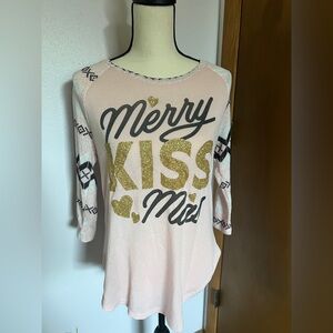 No Boundaries Women’s Merry Kiss Mas Pink Christmas Sweater Size L